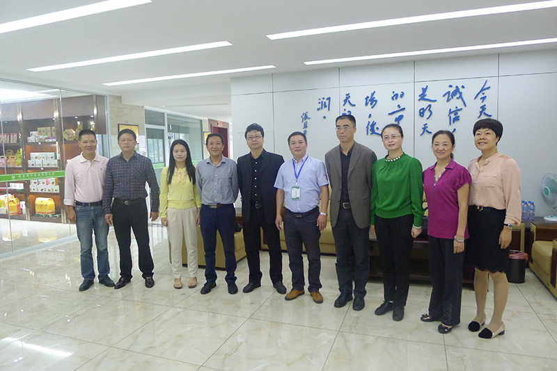 熱烈歡迎福建民進(jìn)省委鄭家建主委一行蒞臨我司參觀指導(dǎo)！
